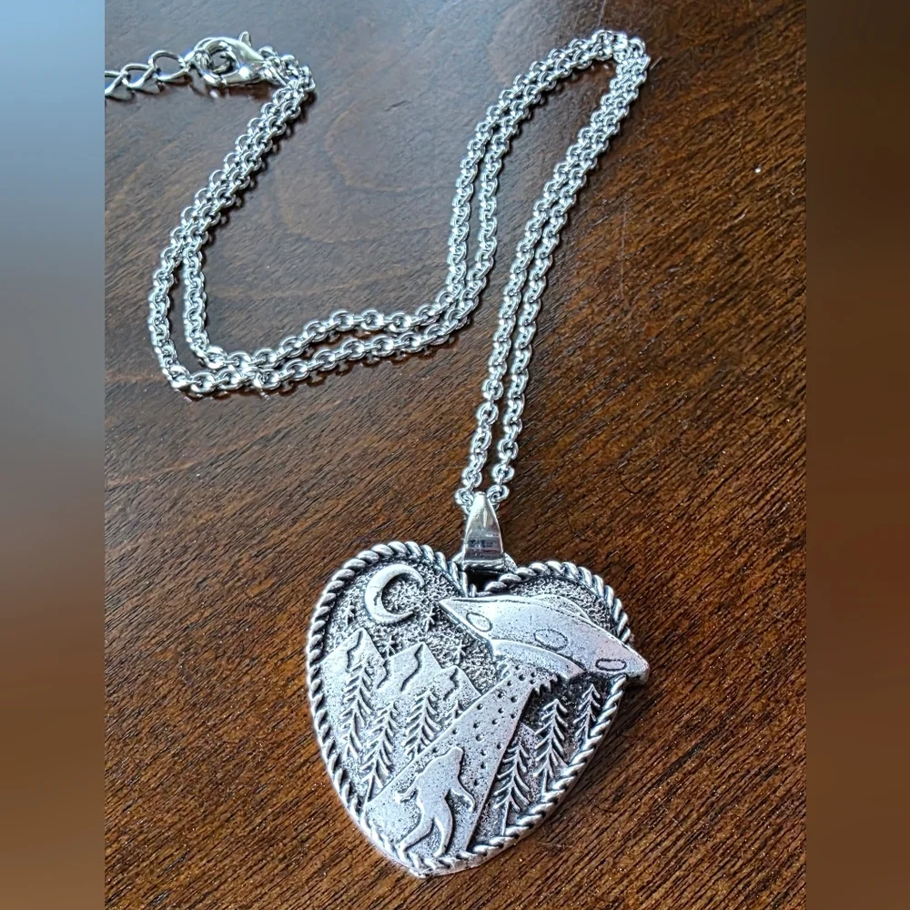 UFO Bigfoot Heart Pendant Necklace Silver Tone Sci-Fi Mystery Jewelry Sasquatch